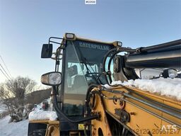 CAT 930G w/ bucket, pallet forks and scale. See hours!