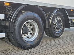 SCANIA P320 6X2*4 LAMBERET FRIGO