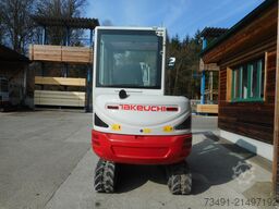 Takeuchi TB 230 mit POWERTILT