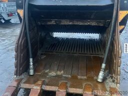 MB Crusher crushing bucket w/ G90 attachment
