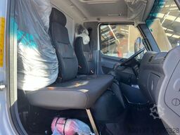 Mercedes-Benz Accelo 915 4x2 Closed Cargo Truck