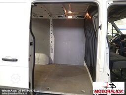 Renault Master T28