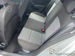 VOLKSWAGEN Golf 1.6 TDI DSG Variant* Navi* Klima* MFL* PDC