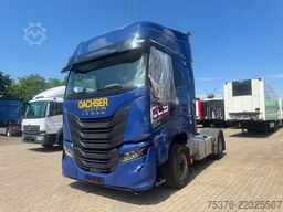 IVECO S-Way 530 damaged