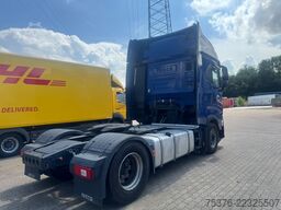 IVECO S-Way 530 damaged