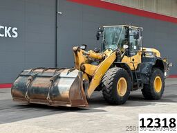 KOMATSU WA 320-7 inkl. Schaufel & Gabel