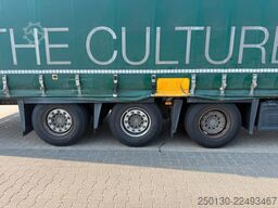 SCHMITZ CARGOBULL SCB*S3T MegaTrailer Curtainsider Edscha