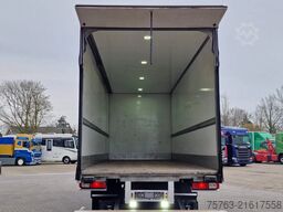 Renault D 320 4x2 - Box with sidedoors - Zepro loadlift...