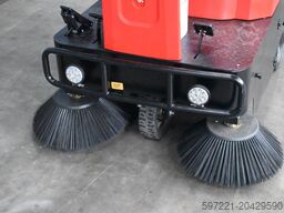 Toyota Westfield W-1250 Aufsitzkehrmaschine Neugerät