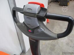 TOYOTA LWE 200