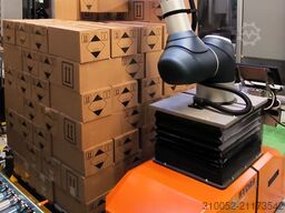 FJ Mayer HYDRA cobot palletizer