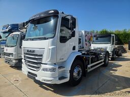 DAF XB 310 FA 18 t con scarrabile Palfinger