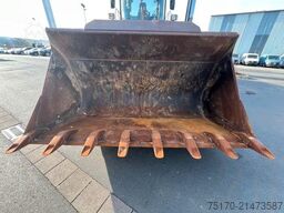 Liebherr L 556 / 5.574h / Waage / Zentralschmierung