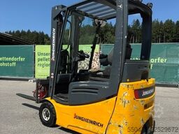 Jungheinrich Typ EFG 216k mit Ladegerät EFG 216k