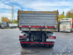 RENAULT C520 8x4 2 Seiten