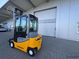Jungheinrich EFG320 + Ladegerät 3753--EK