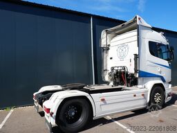Scania R 450 tractor unit damaged front