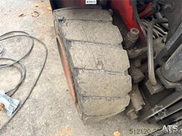 Linde E16 EL Truck w/extensions.