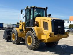 CATERPILLAR 930M Radlader mit Schaufel 2.090 BTH
