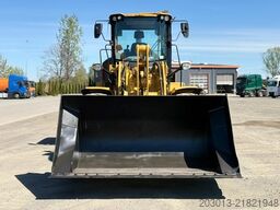 CATERPILLAR 930M Radlader mit Schaufel 2.090 BTH