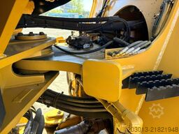 CATERPILLAR 930M Radlader mit Schaufel 2.090 BTH