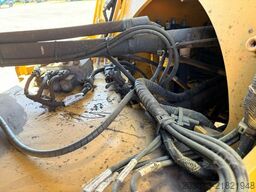 CATERPILLAR 930M Radlader mit Schaufel 2.090 BTH