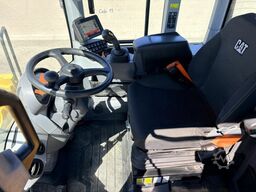 CATERPILLAR 930M Radlader mit Schaufel 2.090 BTH