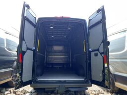 VOLKSWAGEN Crafter 35 L4H3 AHK RFK oh. Schäden