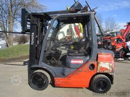 Toyota 8FDF25 - Triplex 4,7m -Seitenschieber mit Zinkenve