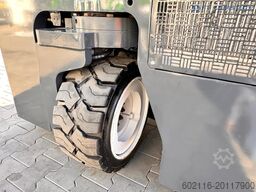 Combilift CB3000 / FREE LIFT / NEW TIRES /LIKE NEW