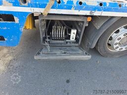 MAN 26.400 TGX mit Baustoffplateau, geteilte Rampen