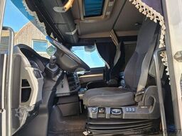 MAN 26.400 TGX mit Baustoffplateau, geteilte Rampen