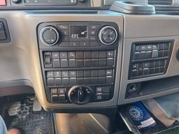 MAN 26.400 TGX mit Baustoffplateau, geteilte Rampen