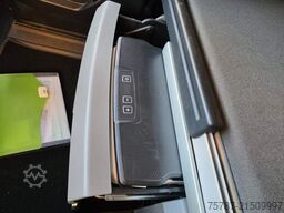 MAN 26.400 TGX mit Baustoffplateau, geteilte Rampen