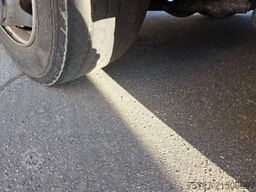 MAN 26.400 TGX mit Baustoffplateau, geteilte Rampen