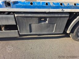 MAN 26.400 TGX mit Baustoffplateau, geteilte Rampen