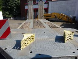 MÖSLEIN Tieflader Anhänger mit 3 Achsen und Rampen