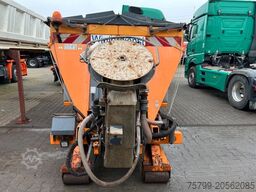 MERCEDES-BENZ 1824 Axor Abroller mit Schneeschild und Streuer