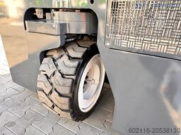 Combilift CB3000 / FREE LIFT / NEW TIRES /LIKE NEW