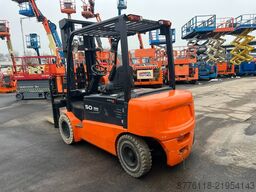 Doosan B50X5 5T 6m Triplex non-marking (1840)