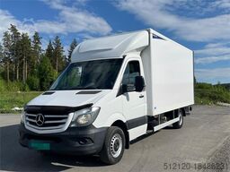Mercedes-Benz Sprinter 316CDI Box truck w/ Lift. 115,000 km.