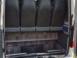MERCEDES-BENZ 519  Allrad 4 x 4 Lagerfahrzeug Stock 20 Sitzer