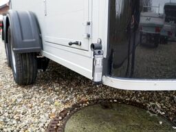 Debon CHEVAL LIBERTE DEBON C500 2600KG ALU ROADSTER SCHWARZ +SEITENTÜR