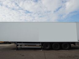 Jumbo 3 AXLE CLOSED BOX