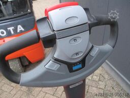 TOYOTA LWE200