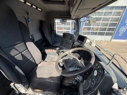 MERCEDES-BENZ AXOR 1829 Kehrmaschine BUCHER