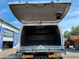 MERCEDES-BENZ AXOR 1829 Kehrmaschine BUCHER