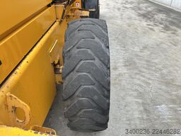 JCB 411