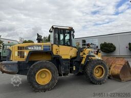Komatsu WA320-5