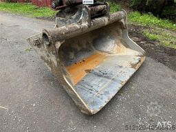 Hitachi ZX225 Tracked Excavator w/ Rototilt, Grading Bucke
